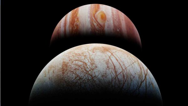 Scienziati studiano i fondali oceanici terrestri per capire se la luna Europa possa ospitare forme di vita microbica simili.