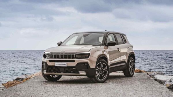 I SUV compatti dominano il segmento B in Italia nel 2025, mentre le berline perdono terreno e cambiano le preferenze degli automobilisti.