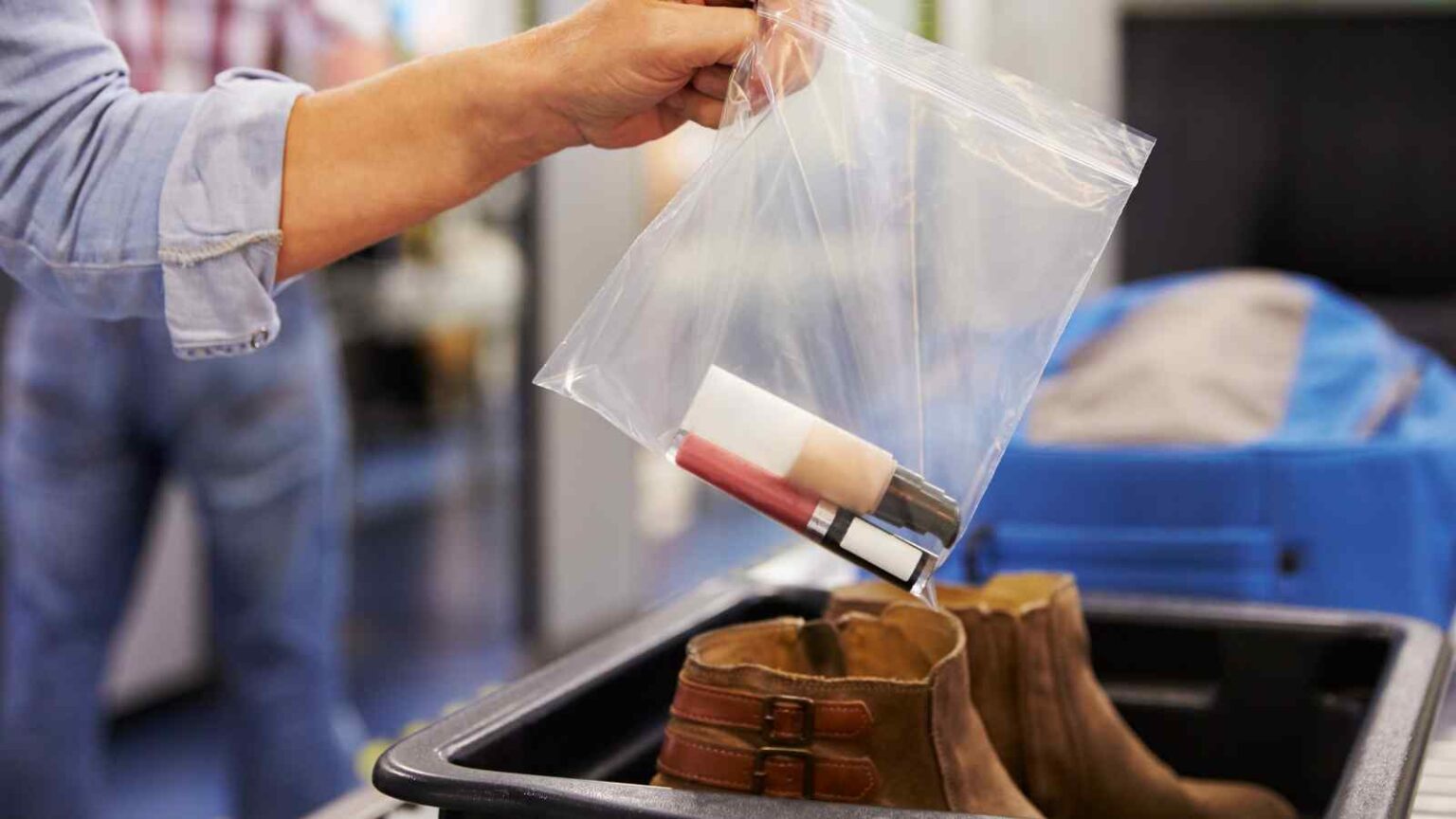 Nuovi scanner aeroportuali permetteranno di portare liquidi oltre i 100 ml senza rimuoverli, ma serve uniformare le regole in Europa.