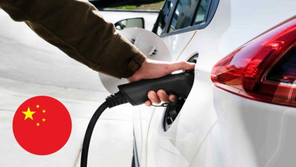 La Cina scopre un enorme giacimento di litio: un vantaggio strategico che rafforza il suo dominio sulle batterie e sull’auto elettrica.