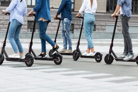 Monopattini, ebike e auto elettriche, scattati i controlli a Milano