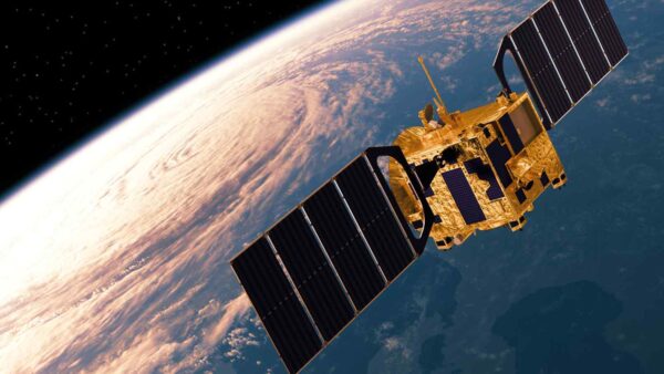 NISAR è un satellite NASA-ISRO che monitora la Terra 24/7, rilevando frane, ghiacciai e terremoti invisibili per prevenire disastri.