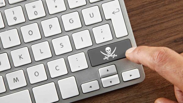 L’Italia valuta nuove multe da 500 a oltre 16.000 € per chi guarda contenuti pirata, per sostenere il cinema e scoraggiare l’illegalità.