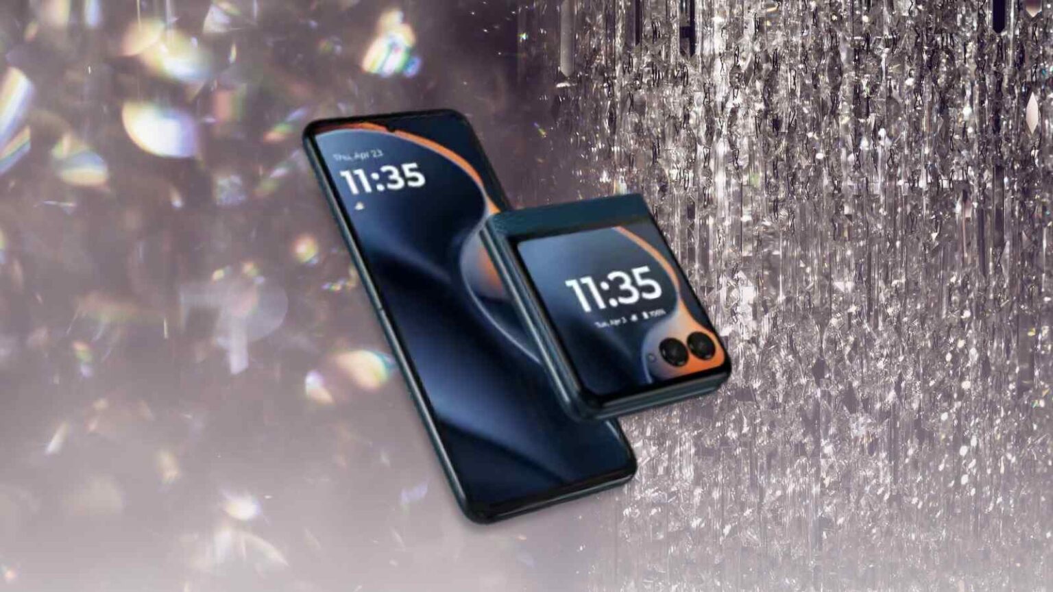 Motorola lancia una versione del RAZR 60 decorata con cristalli Swarovski, unendo design pieghevole e stile glamour.