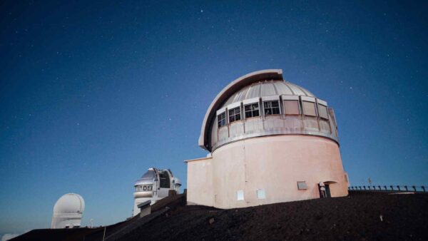 La crescita dei satelliti in orbita minaccia l’osservazione astronomica, oscurando il cielo e disturbando i grandi telescopi.