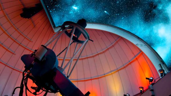 Il progetto Thirty Meter Telescope si sposta da Hawaii a La Palma, con la Spagna pronta a investire 400 milioni per rilanciarlo.