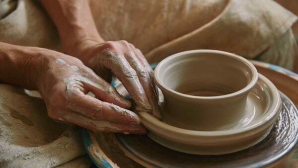 Il DNA di un artigiano vissuto 4.500 anni fa svela dettagli unici su vita, lavoro e origini nell’antico Egitto.