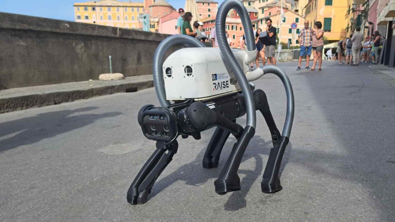 VERO, robot italiano a quattro zampe, aspira mozziconi per combattere l’inquinamento urbano con tecnologia e AI innovativa.