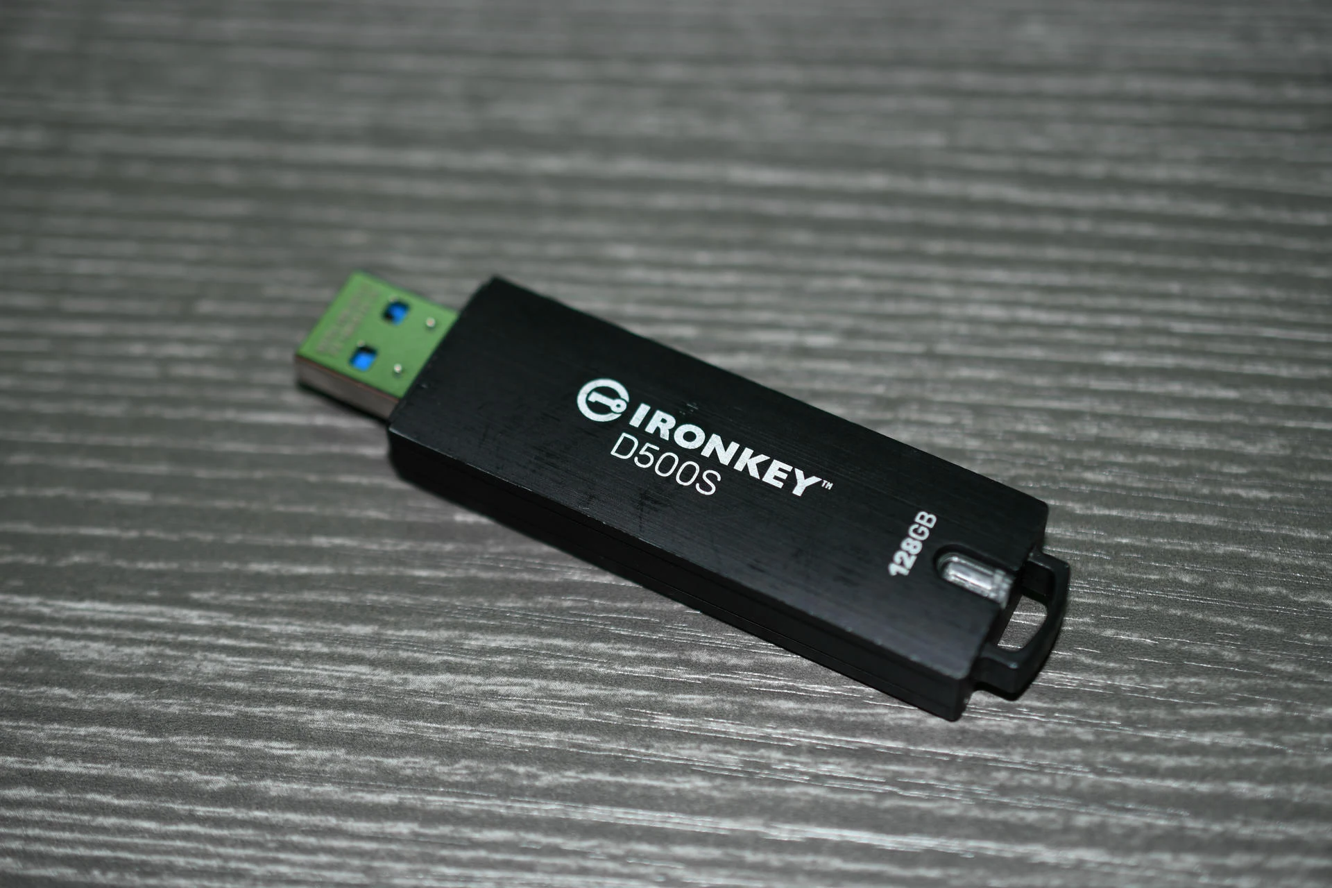 Kingston IronKey D500S Drive flash USB con crittografia hardware 256 GB FIPS 140-3 Lvl 3 (in fase di approvazione) AES-256 - IKD500S/256 GB