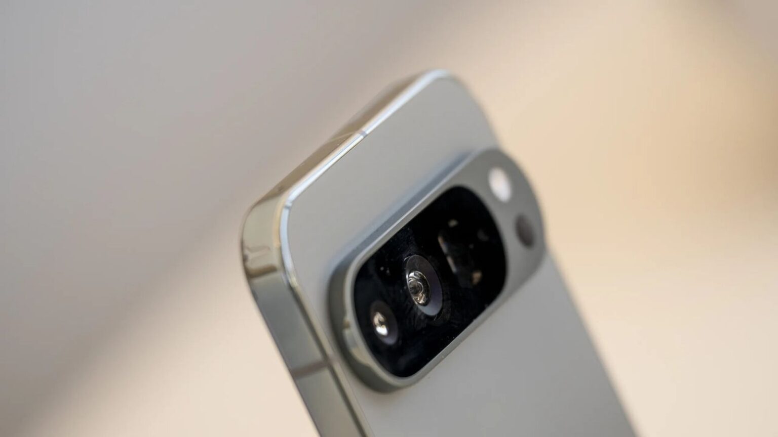 Google Pixel 10 e Android Auto, un bug impedisce la connessione corretta