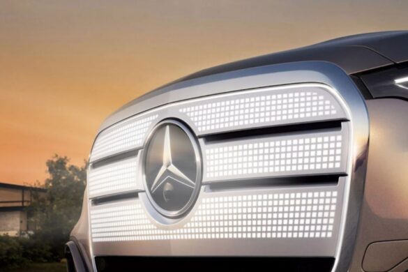 Mercedes GLC elettrica: la nuova griglia luminosa brilla nella notte
