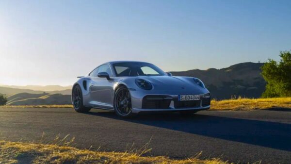 Porsche 911 Turbo S: arriva la prima super fast tutta ibrida