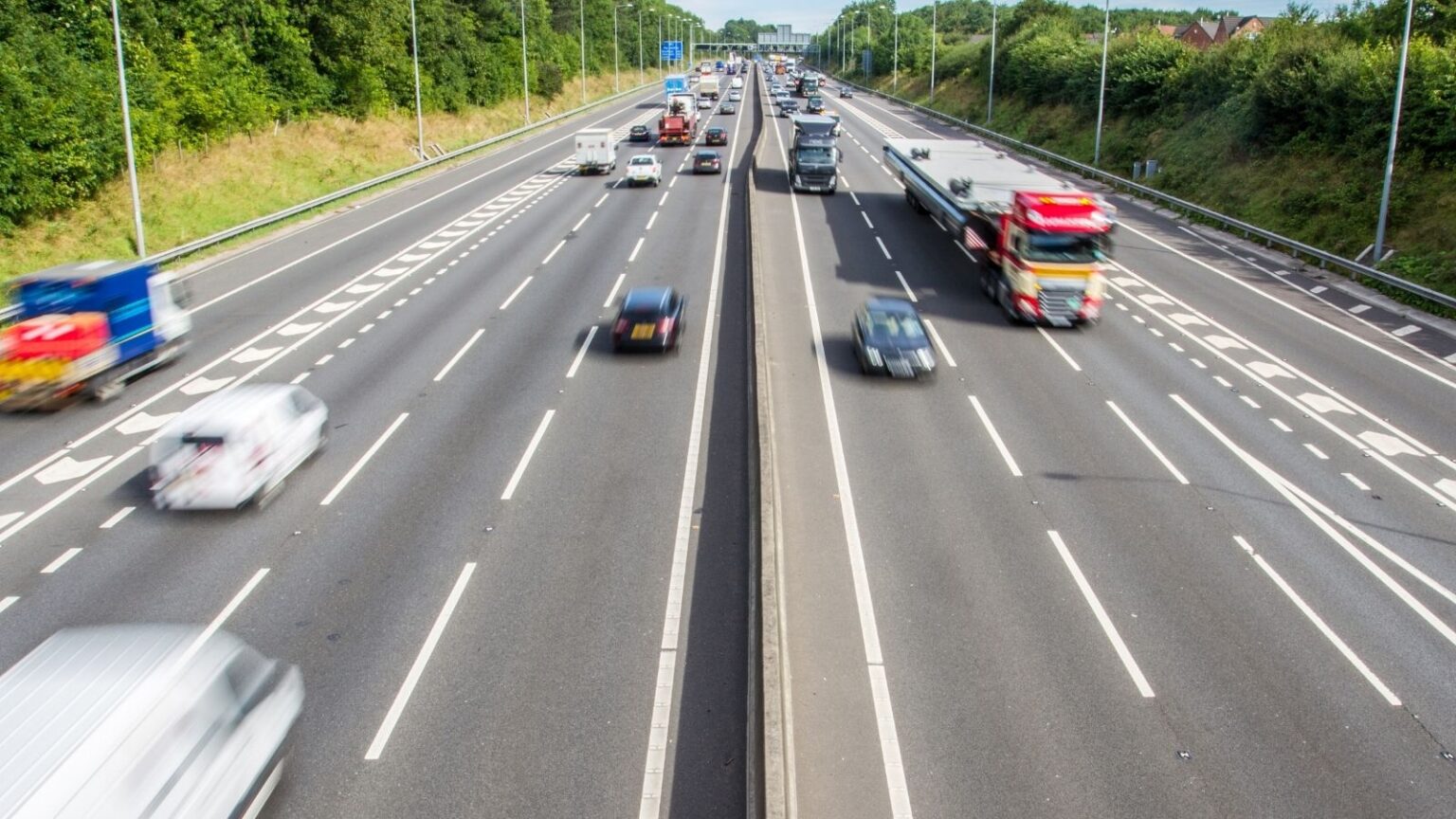 Ape Car contromano in autostrada: paura e maxi sanzione per un diciottenne