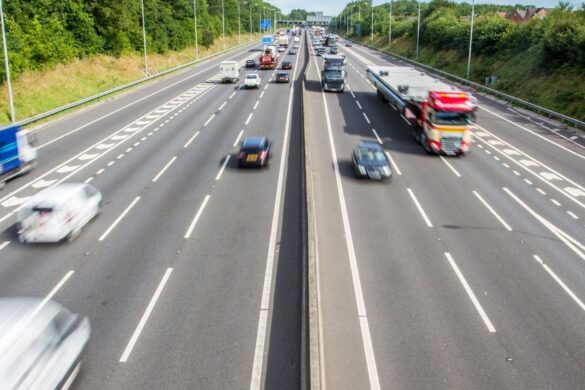 Ape Car contromano in autostrada: paura e maxi sanzione per un diciottenne