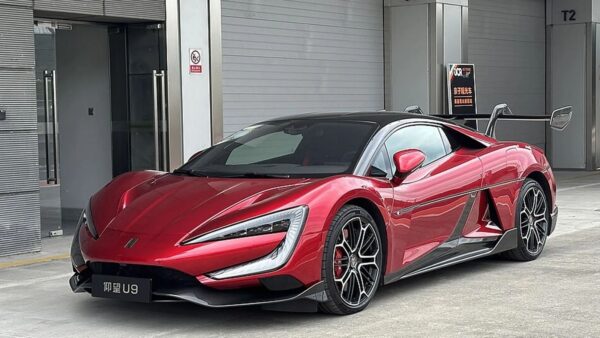 BYD Yangwang U9 Track Edition: la supercar elettrica da 3018 CV