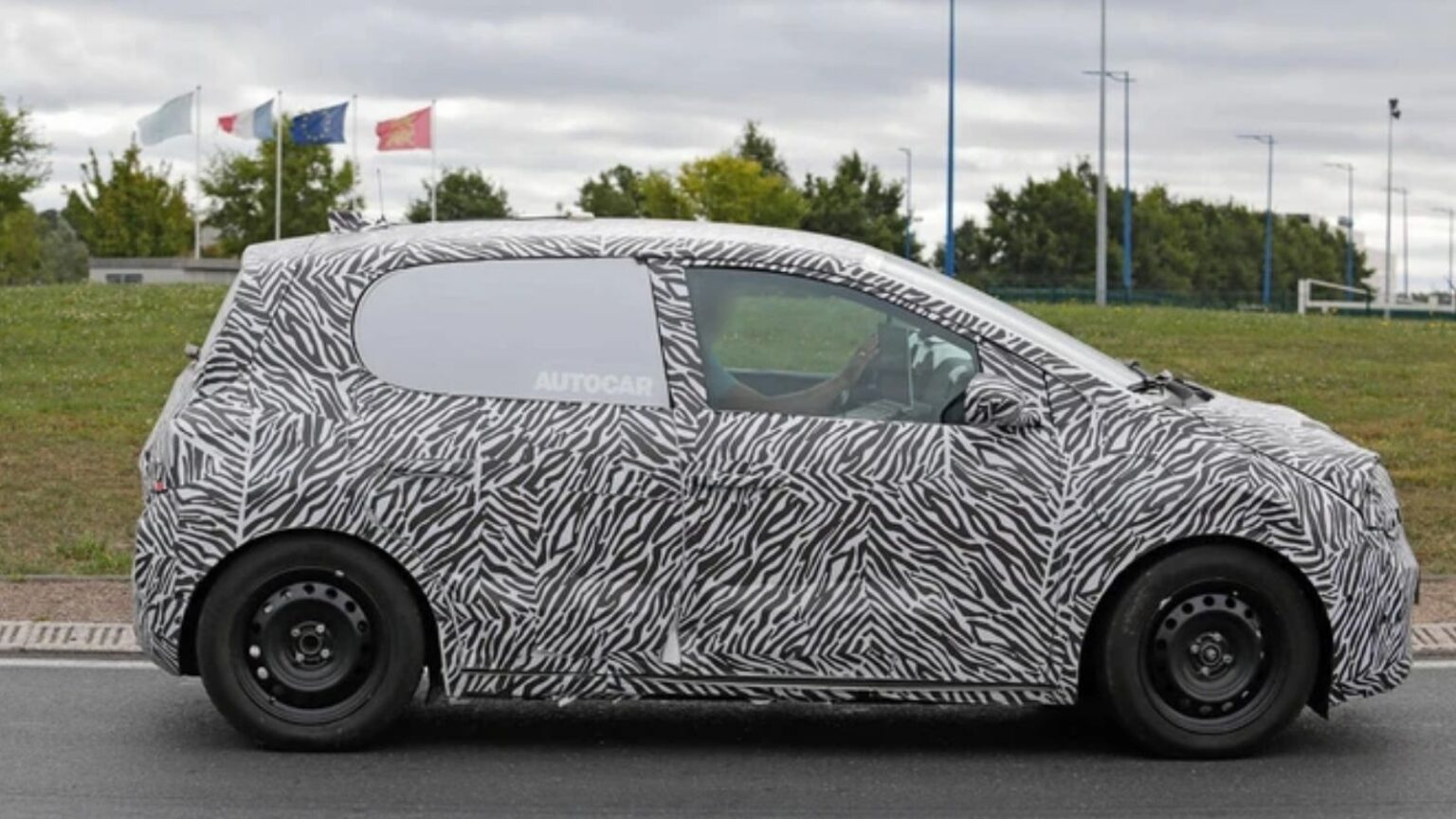 Renault Twingo elettrica 2026: ritorno sorprendente della city car