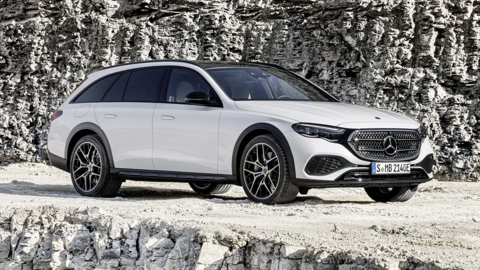 Mercedes Classe E 300 de All-Terrain: viaggio tra silenzio e consumi incredibili