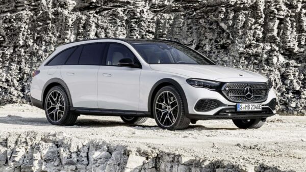 Mercedes Classe E 300 de All-Terrain: viaggio tra silenzio e consumi incredibili