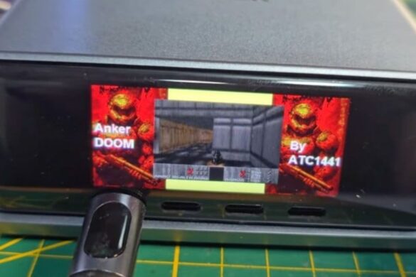 Doom gira anche sul powerbank da tavolo Anker Prime