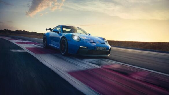 Porsche, entro la fine dell’anno debutterà la 911 Turbo S ibrida