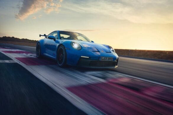 Porsche, entro la fine dell’anno debutterà la 911 Turbo S ibrida