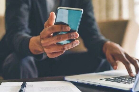 ChatGPT e Grok, conversazioni private visibili online: è allarme