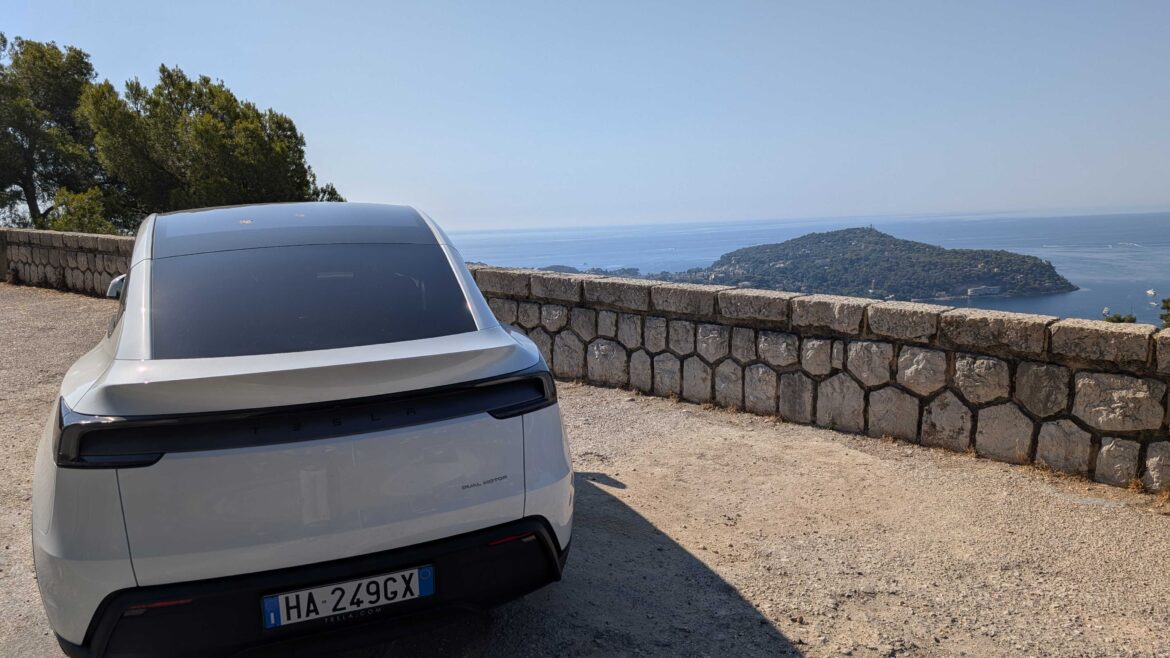 Tesla Model Y Juniper Long Range () Tesla Model Y Juniper Long Range ()