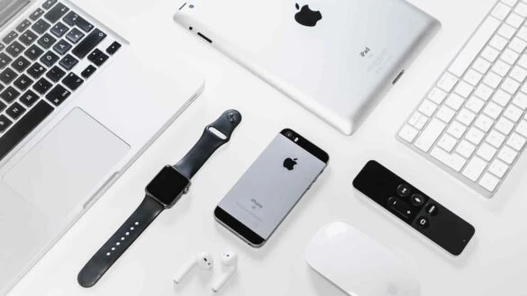 Apple sfida Google? Possibili acquisizioni miliardarie nel settore AI