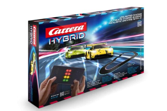 Carrera Hybrid sfida i confini delle corse in miniatura su pista