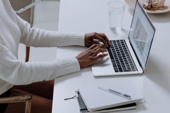 ChatGPT: ecco come usare l’AI per i social media