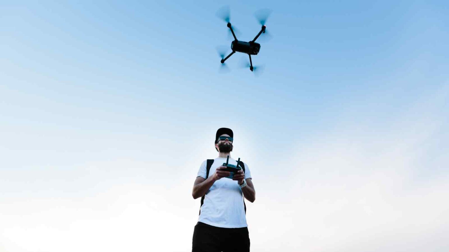 Il drone elettrico Q12 di SiFly stabilisce un record mondiale di volo di oltre 3 ore, aprendo nuove possibilità professionali.