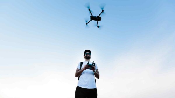 Il drone elettrico Q12 di SiFly stabilisce un record mondiale di volo di oltre 3 ore, aprendo nuove possibilità professionali.