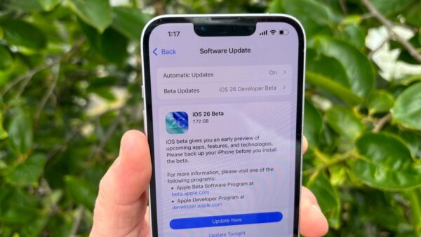 Apple, valore iPhone usati crolla: ora costano sempre meno