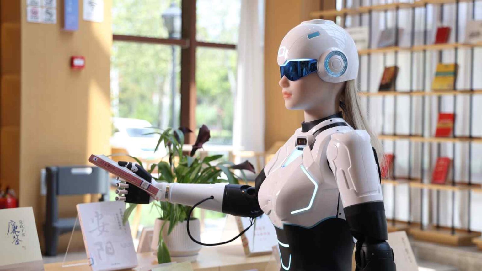 Mornine, robot nato come avatar virtuale, ora apre portiere auto in concessionaria, imparando da solo con simulazioni avanzate.