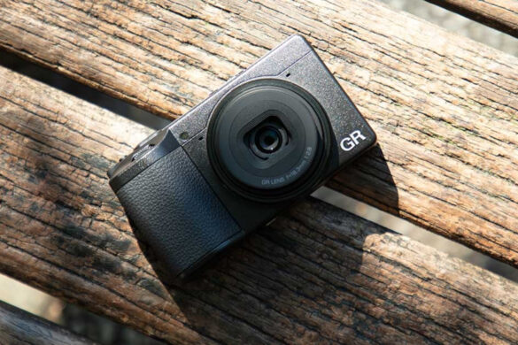 Ricoh GR IV segna il ritorno delle fotocamere tascabili