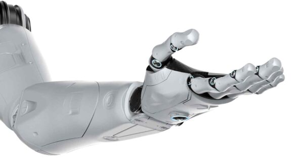 Collo quasi staccato da braccio robotico, paziente salvato
