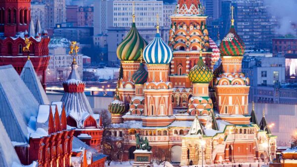 Dal 1° settembre la Russia obbliga tutti i dispositivi a installare MAX, app statale per messaggi e servizi digitali.