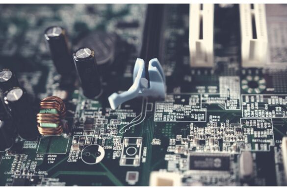 MIT reinventa il transistor: nasce il dispositivo magnetico con memoria integrata