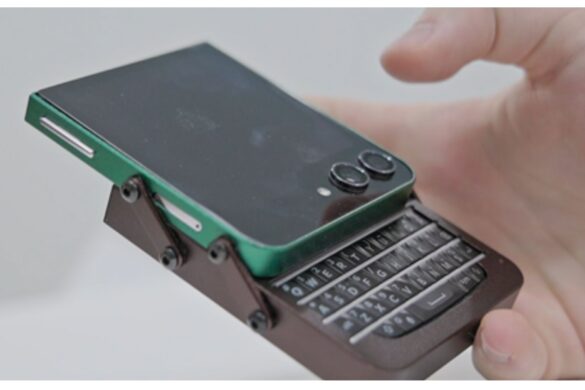 Il Galaxy Z Flip  ottiene una tastiera fisica stile BlackBerry