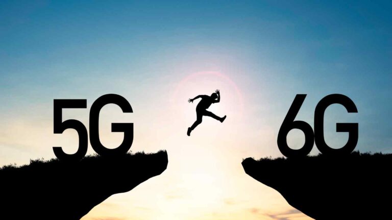 Qualcomm punta al 6G: primi prototipi nel 2028 e smartphone trasformati in nodi intelligenti capaci di percepire l’ambiente.