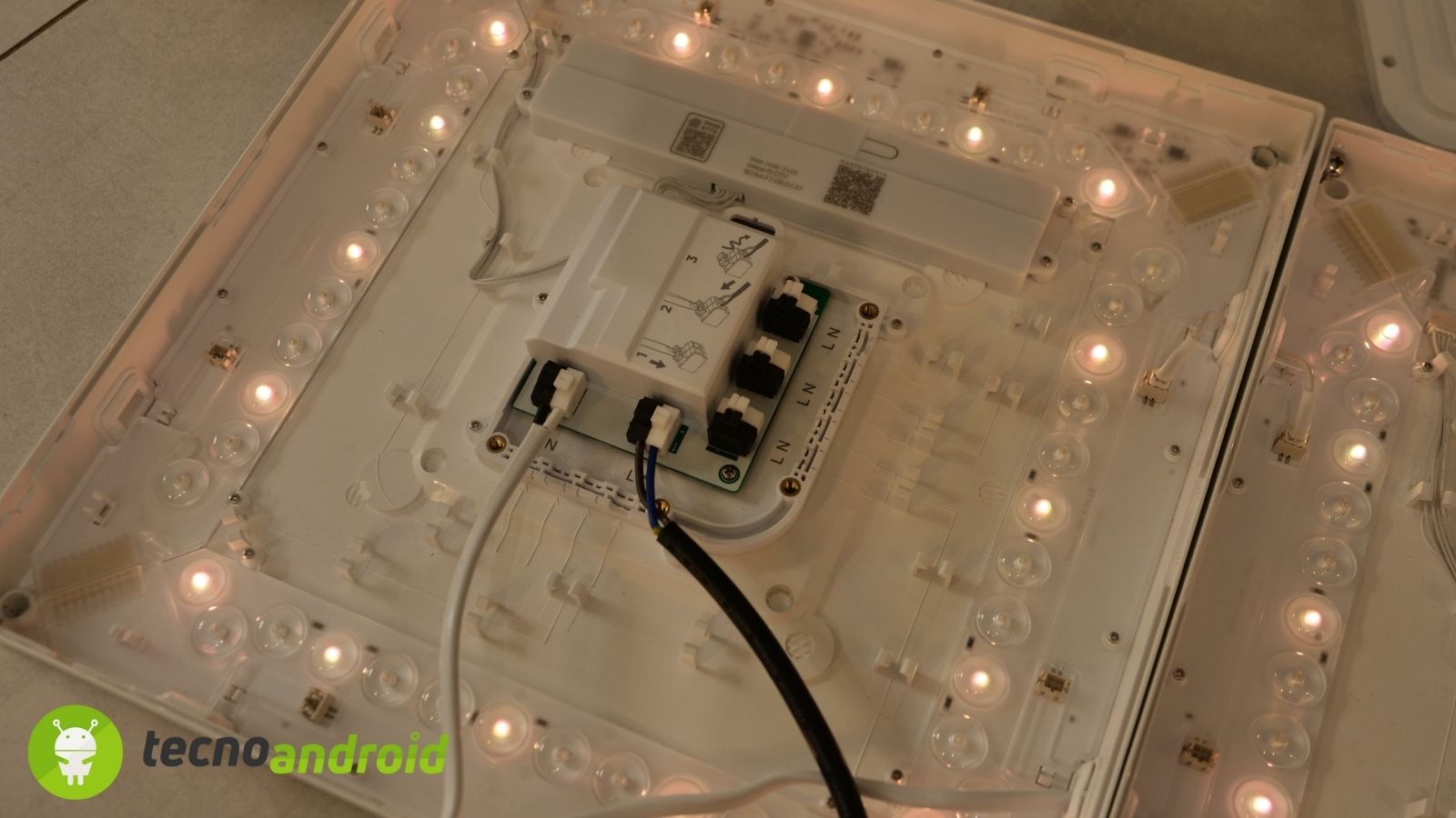 Nanoleaf Skylight: i pannelli LED da soffitto che trasformano la luce in magia — RECENSIONE