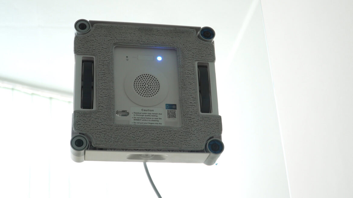 Ecowacs Winbot WS Omni ()