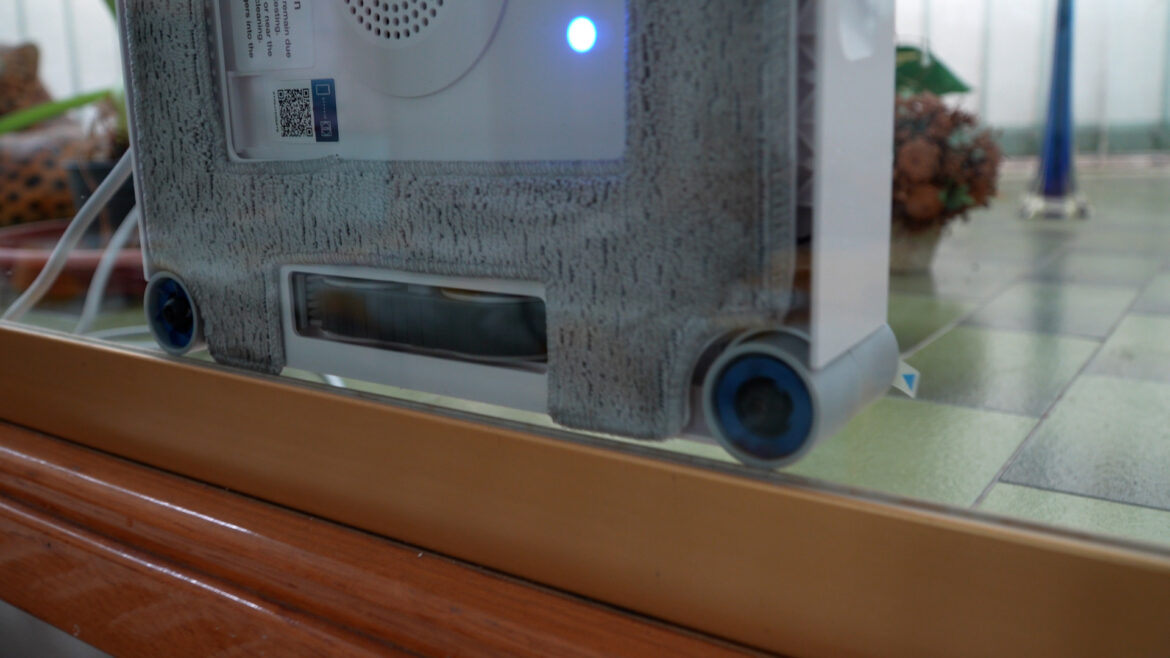 Ecowacs Winbot WS Omni ()