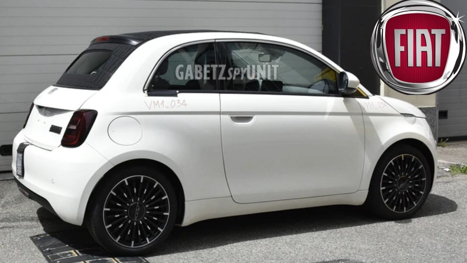Fiat 500 ibrida al debutto: le prime immagini portano delle sorprese