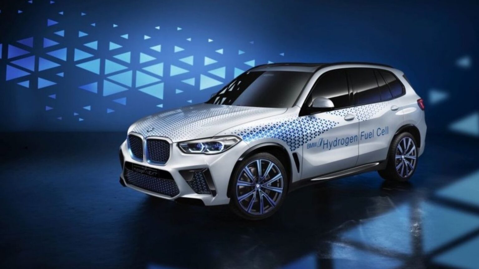 BMW punta sull’idrogeno: nuove celle Fuel Cell nel 2028