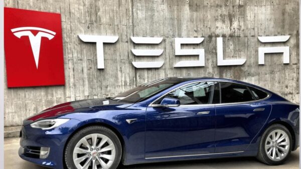 Tesla: il nuovo Low Power Mode risolve i problemi della batteria
