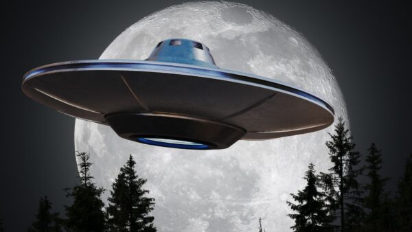 UFO resiste a un missile USA: video sconcerta Congresso e opinione pubblica