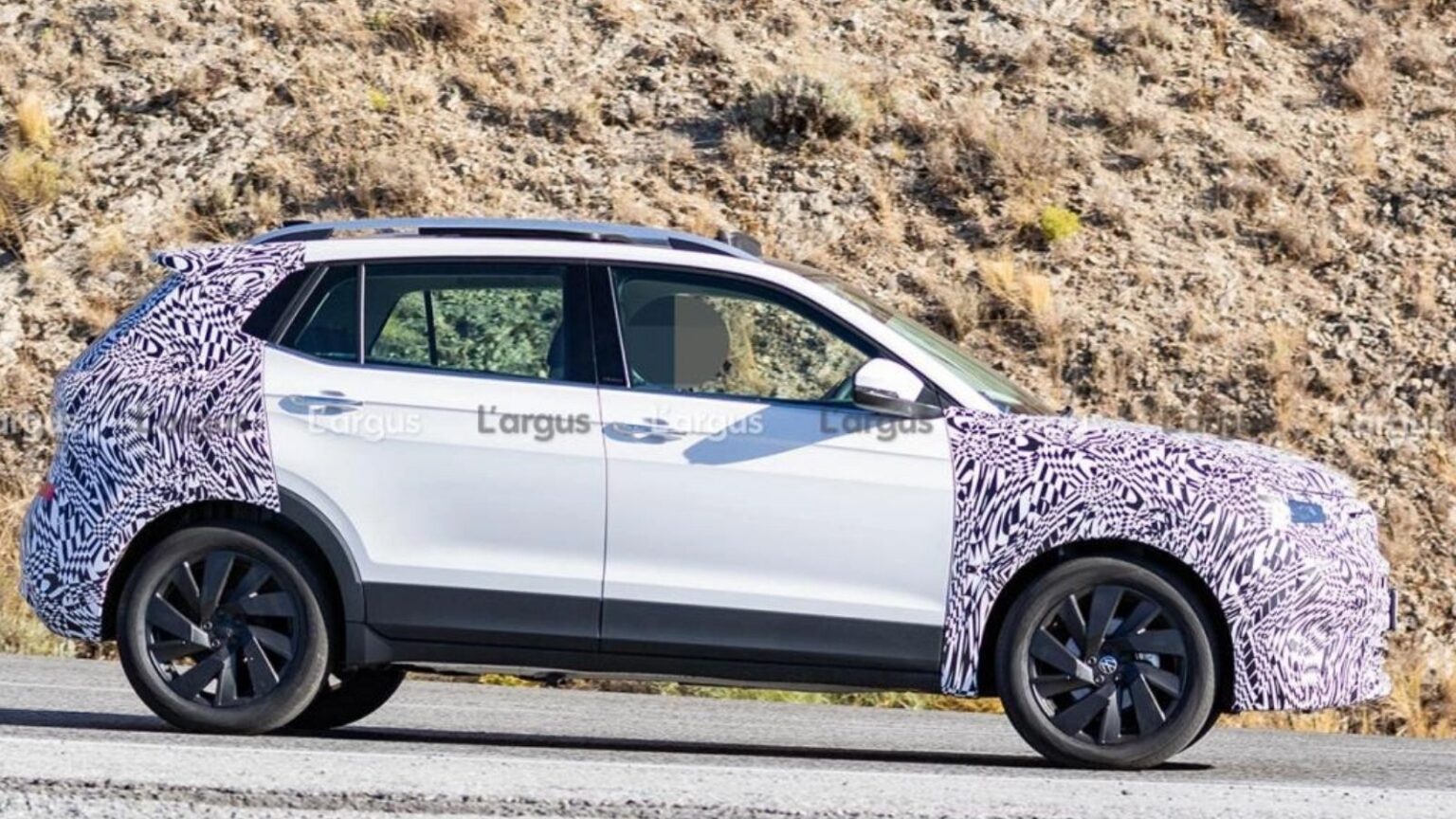 Volkswagen T-Cross 2026: nuovo restyling sorprende tra attese e mistero