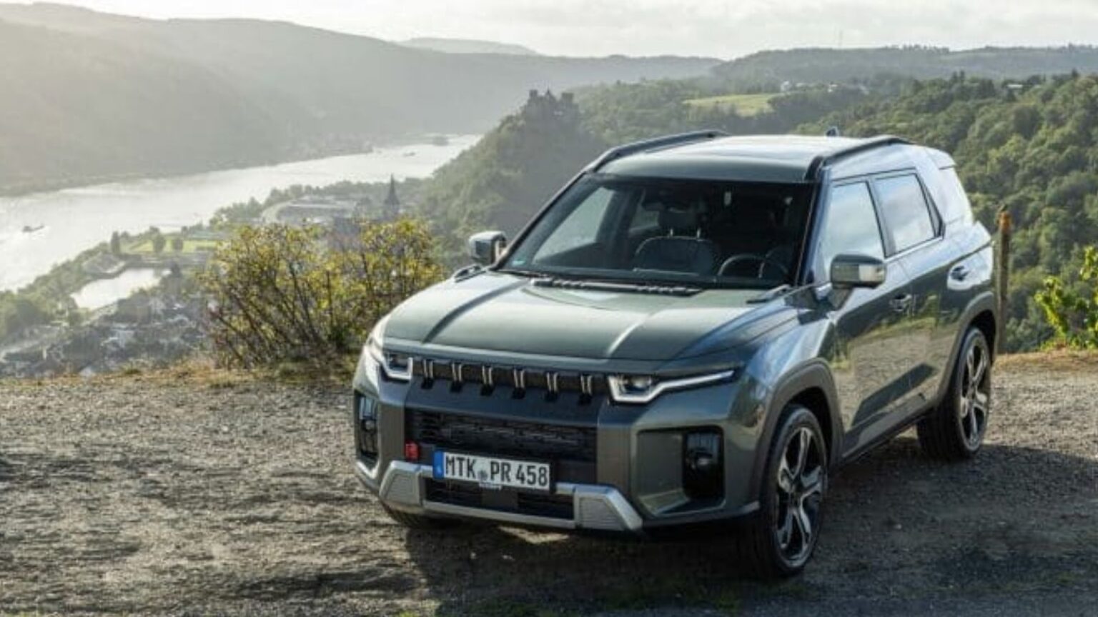 KGM Torres HEV: il nuovo SUV ibrido che sa sorprendere