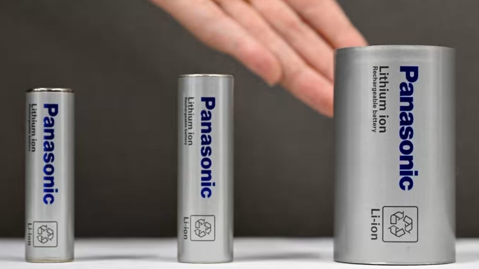 Batterie Panasonic per Tesla Model Y: autonomia mai vista prima